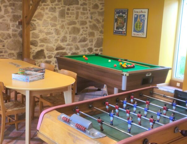 The games room includes a blackball pool table, an authentic Bonzini bar-style foosball table, and a round table specially designed for playing the many board games available. The wall decor recalls the 1998 Football World Cup