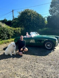 Green Austin vintage car at La Becterie