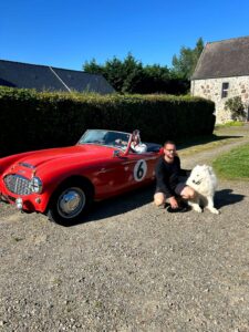 Red Austin vintage car at La Becterie