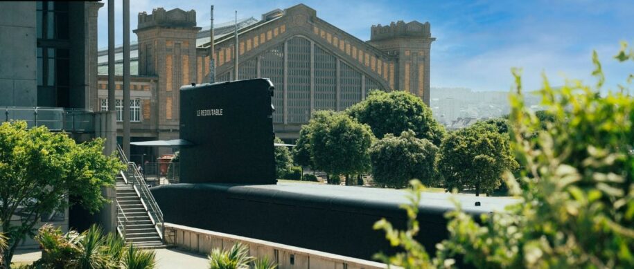 Le Redoutable in Front of The Former Transatlantic Terminal